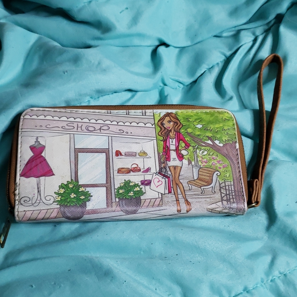 Fashion wristlet clutch 8 in x 4 in
